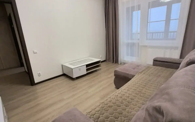 2-Kom.kv. Zelenaya Vertikal Flat