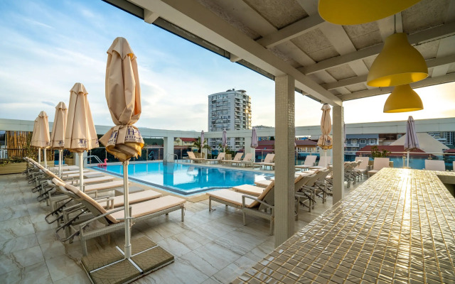 Grace El Paraiso Hotel