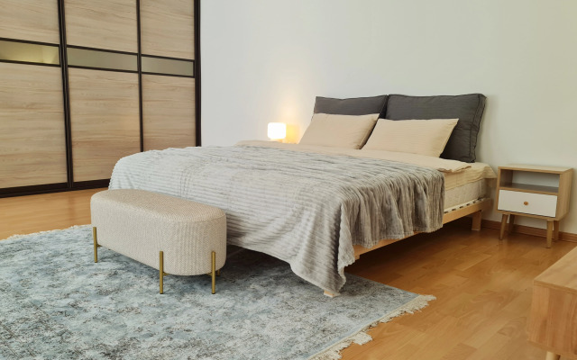 Prostornaya Tryoshka Blizko K Tsentru Flat