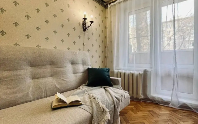 Uyutnaya 3-X Komnatnaya U Metro Akademicheskaya Flat