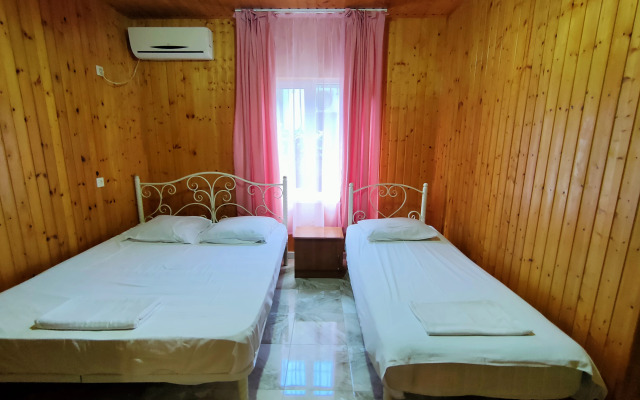 Roksana Guest House
