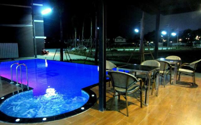 Отель Life Grand Chiang Mai