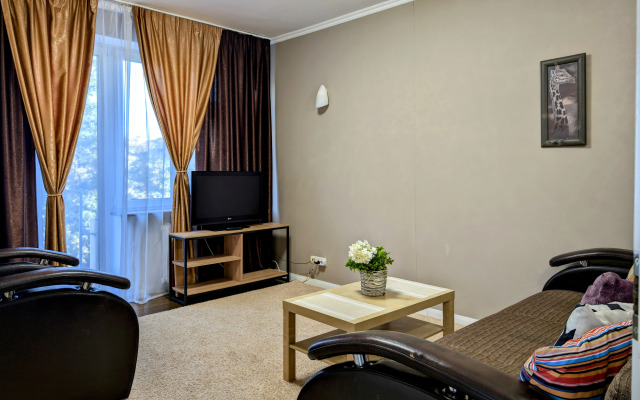 Svobodna-Komsomolskij Prospekt Flat