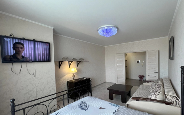V Novom Elitnom Dome V Tsentre Goroda Flat
