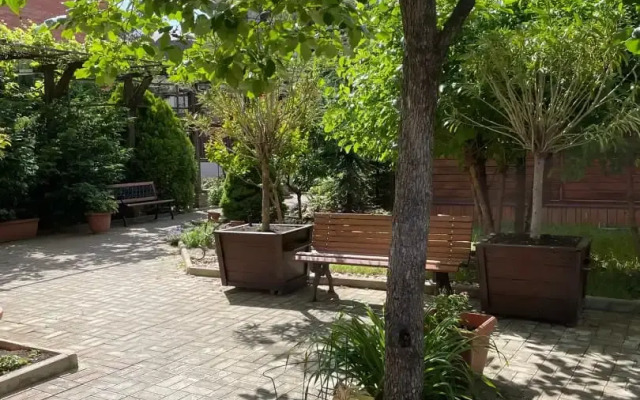 Yava Guest house