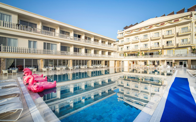 La Perla Kemer All Inclusive Hotel