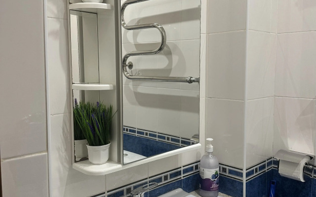 Ryadom S Istochnikom I Parkom Flat