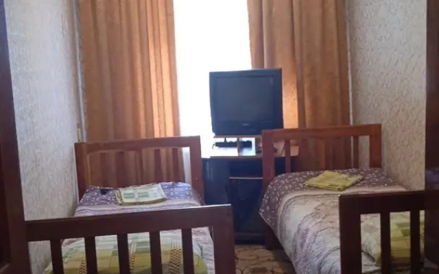 Tryokhkomnatnaya V Posyolke Ordzhonikidze Flat