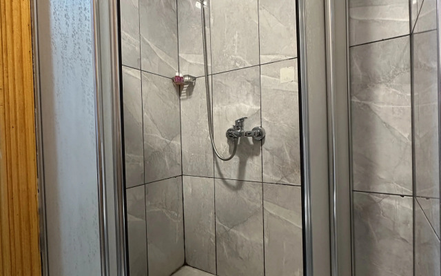 Отель Tree House