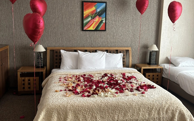 Golden Dragon Hotel & Spa