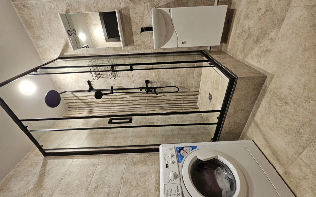 Uluchshennaya Studiya U Metro Parnas Flat