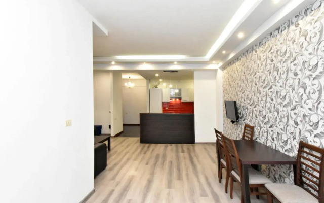 2-K v Novostroyke, Ulitsa In Yerevantsu, Hh399 Flat
