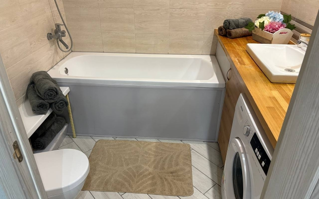 Na Ogorozhennoy Territorii v Zelenom Tikhom Rayone Apartments