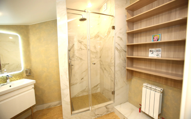 Dlya 8mi Gostey Nevsky 5 Apartment
