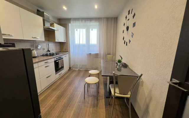 Uyutnaya dlya gostey goroda Flat
