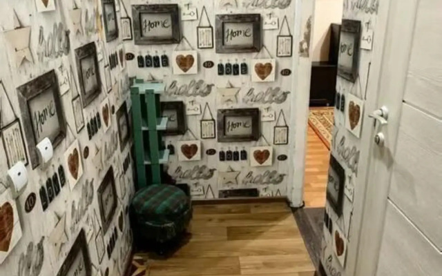 U Ostanovki Gostsirk Flat