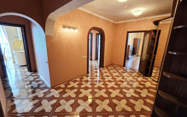 Prostornaya s vidom na more Flat