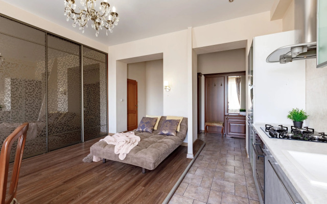 Na Vesenney 10 Flat