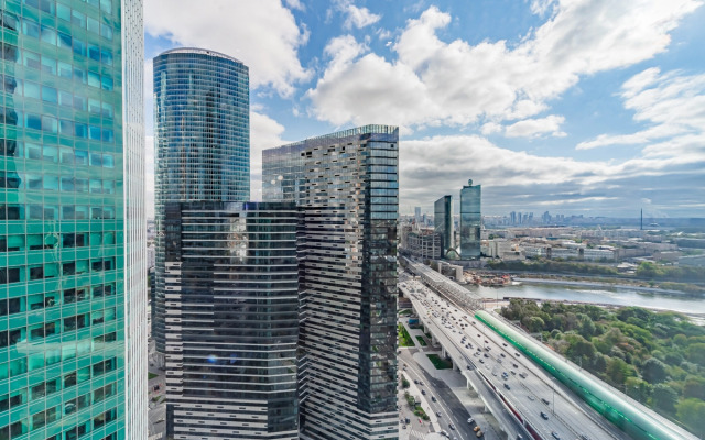 Апартаменты Комфортная студия на 35 этаже башни Оko