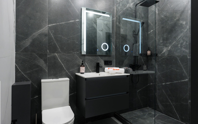 KeyGo #0111, 1 Bedroom, Near The Opera House Apartments