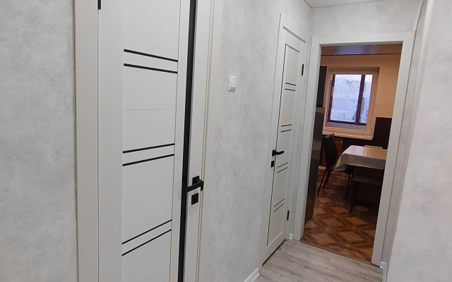 Tryokhkomnatnaya S Razdelnymi Spalnyami I Balkonom Flat