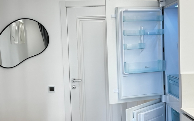 Stilnaya ot dizaynera u ozera Flat