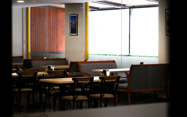 Отель Burc Airport Hotel