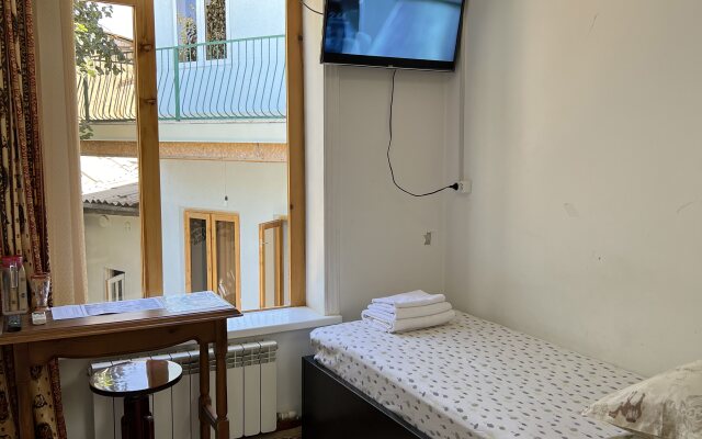 Minorai Hurd Hotel