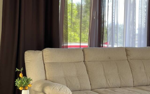 S basseynom i 5 master spalnyami Villa
