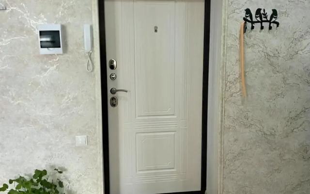 Uyutnaya Kvartira S Vidom Na Gory I Ozero Flat