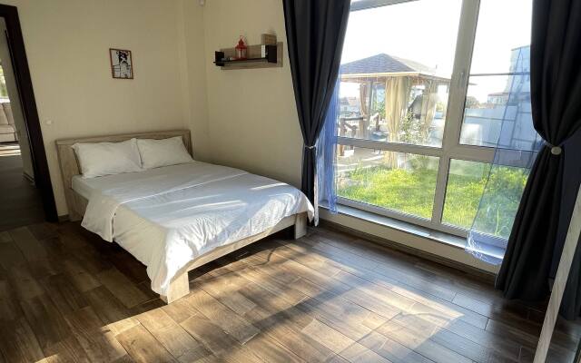 S basseynom i 5 master spalnyami Villa