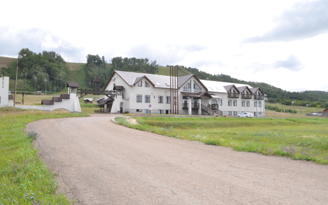 Uyazyi-Tau Hotel