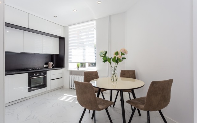 Stilnye apartamenty s dvumya spalnyami v tsentre Apartments