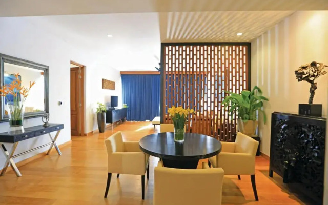 The Blue Water - Bawa Heritage - City Resort Hotel