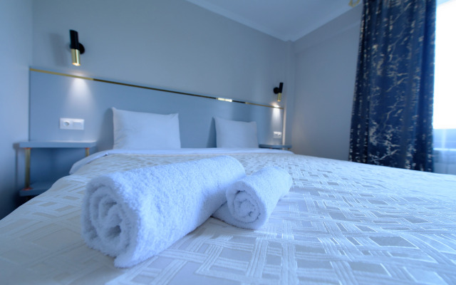 Отель Grand Aura