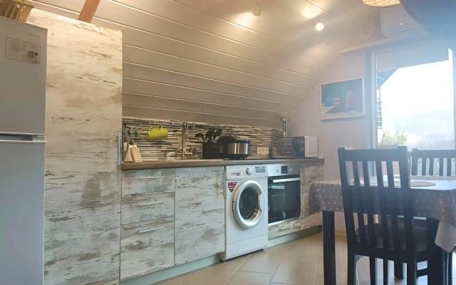 Частный дом Дом в лесу с видом на горы