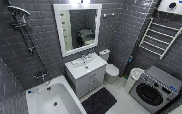 Evrodukhkomnatnaya so stilnym remontom v tsentre Flat
