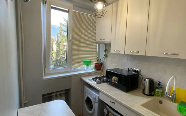 Treneva 3 Yalta Flat