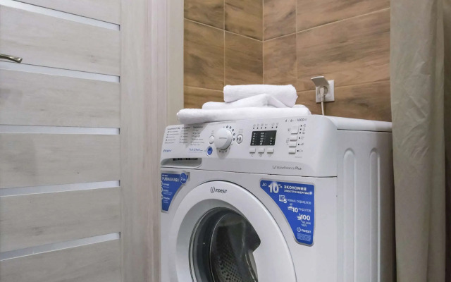 Na Pervomayskoy Ulitse 70 Flat