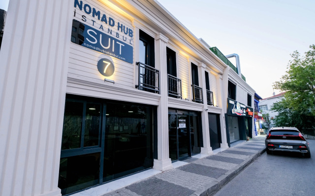 Отель Nomad Hub Istanbul Suit