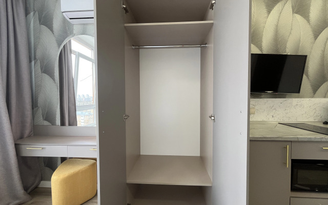 Unique Apart Listva v elitnom ZhK ryadom so Znamenskim Soborom i Gubernatorskoy kadetskoy shkoloy MChS na Michurina 58/1 Apartments
