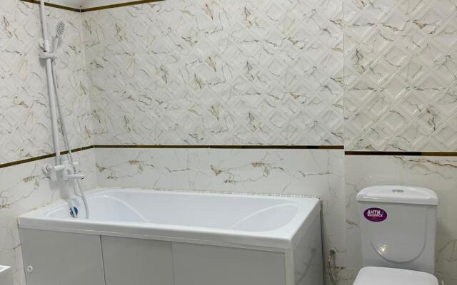 V Novom Chastnom Trekhetazhnom Dome Apartments 2