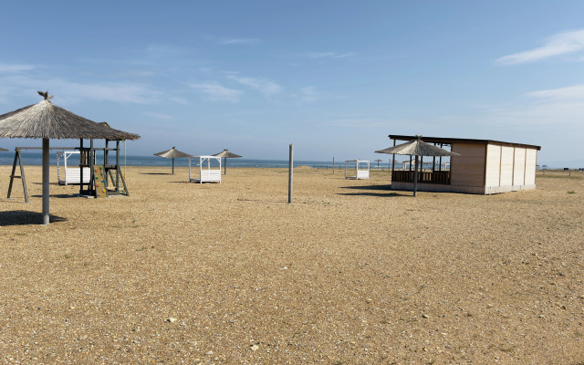 Гостевой дом Дом с бассейном на берегу