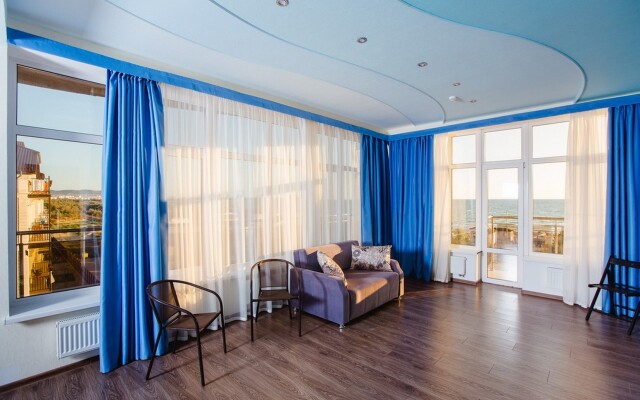 Luna Hotel