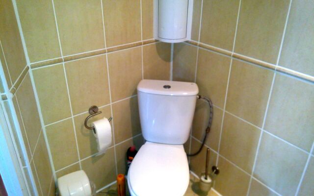 Central House Lesnoi Guest House