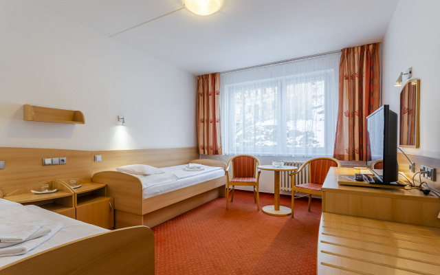 Complex Curie Hotel