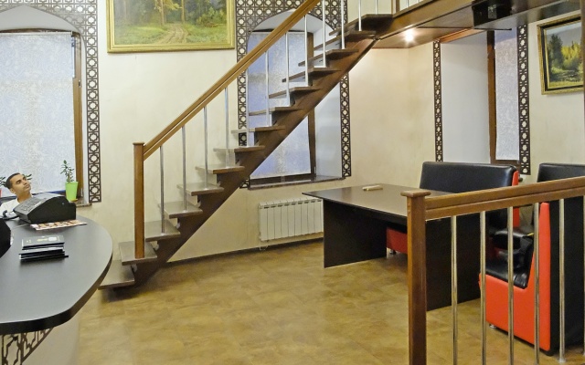 Saratsin Hostel Na Bolshoy Krasnoy