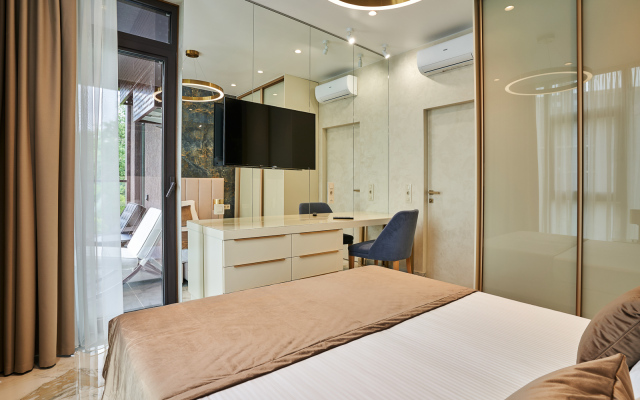 Апартаменты Метрополь Lamare Трехкомнатные с Балконом и Бассейном на Крыше