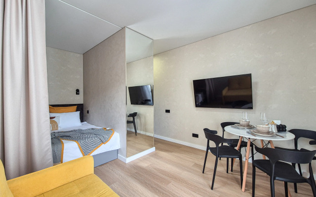 Prostornaya Studiya na 5 Etazhe Flat