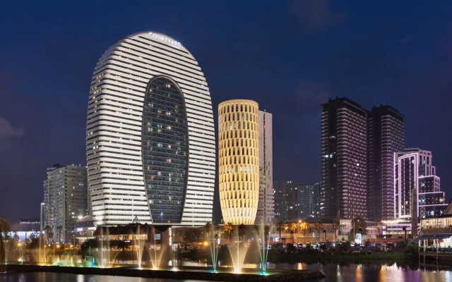 Apartamenty Bright Apartment with Balcony in Alliance Palace Batumi - Steps from the Sea & Dancing Fountains